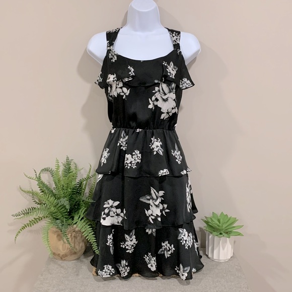 White House Black Market Dresses & Skirts - WHBM Black & White Tiered Floral Formal Dress Size 4 NEW!